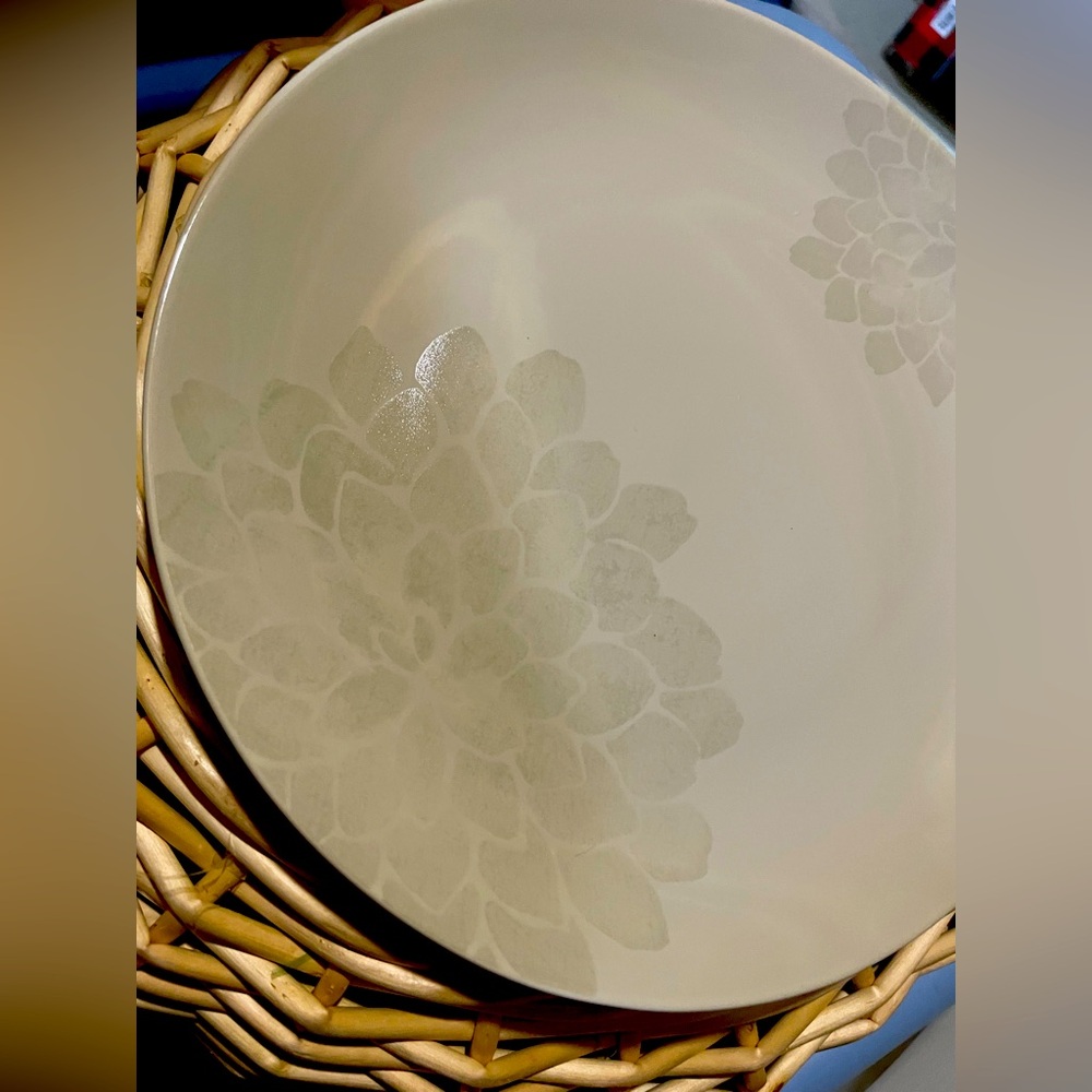 Lenox BLOOM sand floral Floral accent salad luncheon Plate 9”
